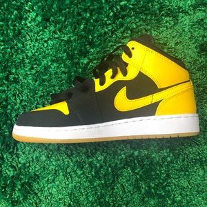 Authentic Air Jordan’s 1 Yellow, Black
